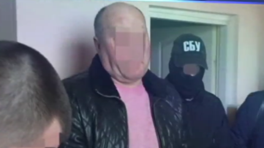 В селе под Киевом чиновника поймали на крупной взятке