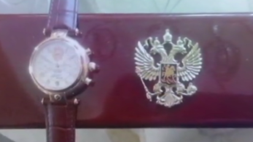 У директора с золотым умывальником нашли часы от Путина