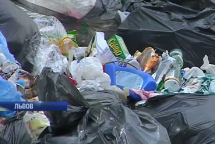 Во Львове собираются ввести чрезвычайное положение из-за мусора (видео)