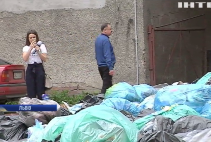 На вулицях Львова назбиралося 7 тисяч тонн сміття