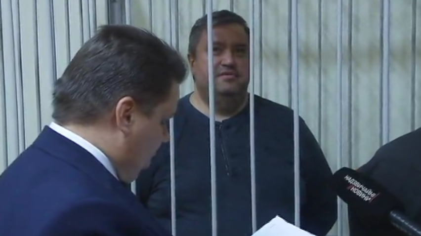 Чиновников Януковича суд отпускает под залог (видео)
