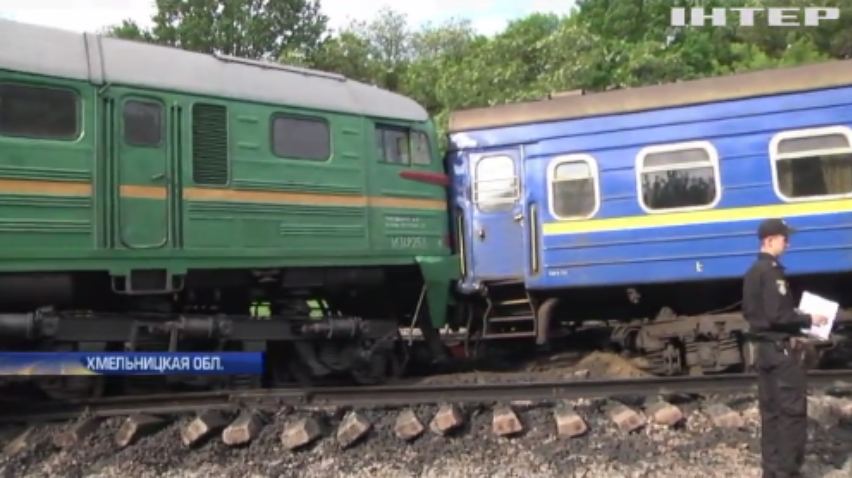 В Хмельницкой области столкнулись пассажирский и грузовой поезда