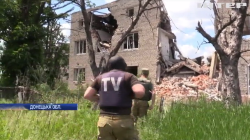 На Донеччині ворожа артилерія перетворила на згарище три будинки