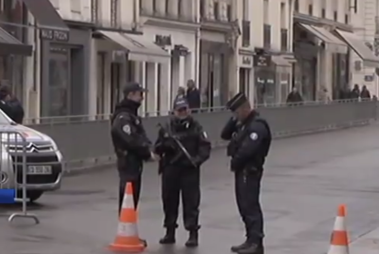 Выборы во Франции охраняют 50 тыс. полицейских