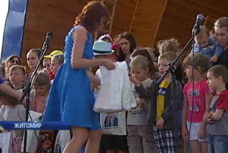 В Житомире поздравили детей с оккупированных территорий (видео)