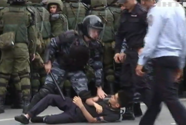 У Росії затримали більше тисячі протестувальників