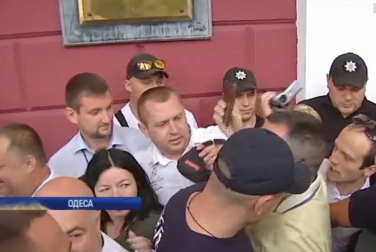 Скандал в Одесі: перед засіданням сесії міської ради побили журналістів