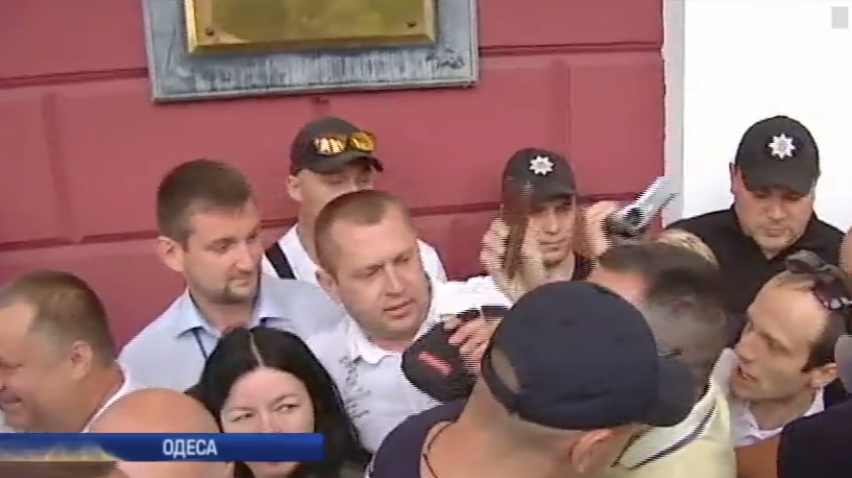 Скандал в Одесі: перед засіданням сесії міської ради побили журналістів
