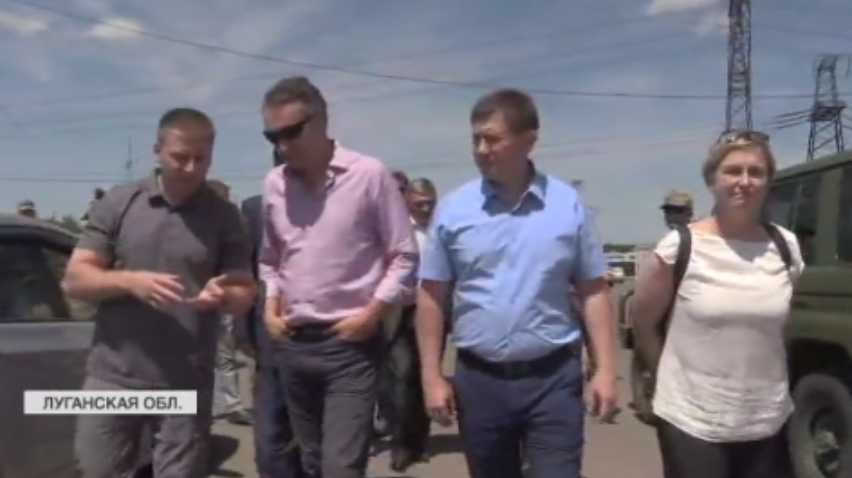 Война на Донбассе: евродепутаты приехали на передовую