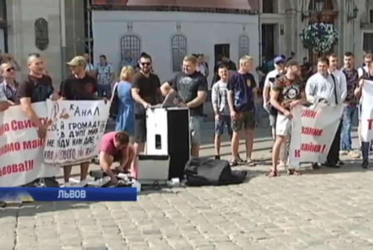 Мэра Львова обвинили в неуважении к погибшим на фронте (видео)