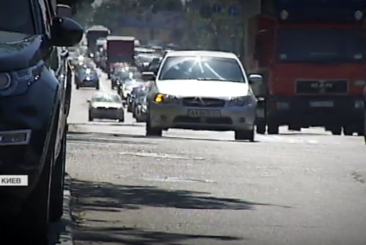 Авто с иностранной регистрацией заполонили дороги Украины (видео)