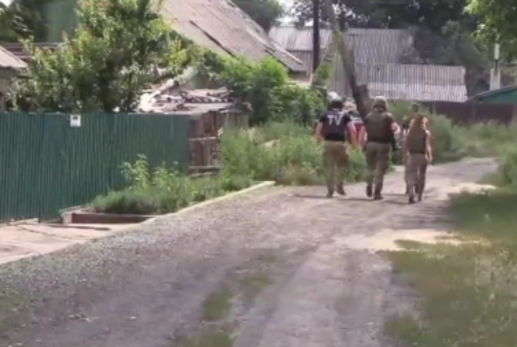 Улицы Марьинки простреливают снайперы врага (видео)