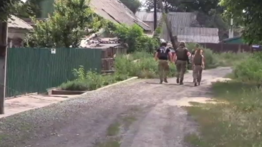 Улицы Марьинки простреливают снайперы врага (видео)
