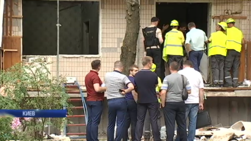 В Киеве назвали причину взрыва в многоэтажке (видео)
