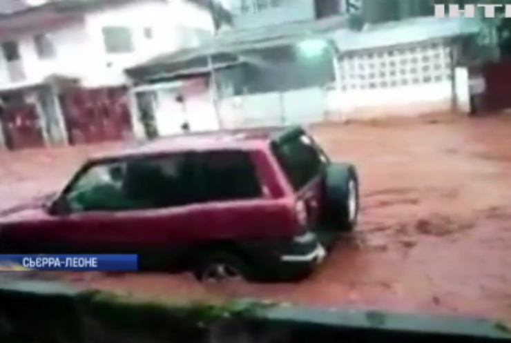 Нищівна повінь: у Сьєрра-Леоне стихія забрала життя понад трьохсот людей (відео)