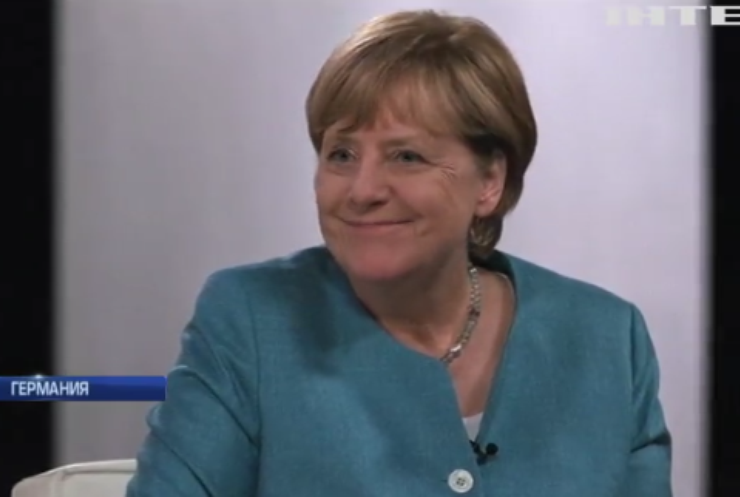 Ангела Меркель рассказала блоггерам о любимом смайлике (видео)