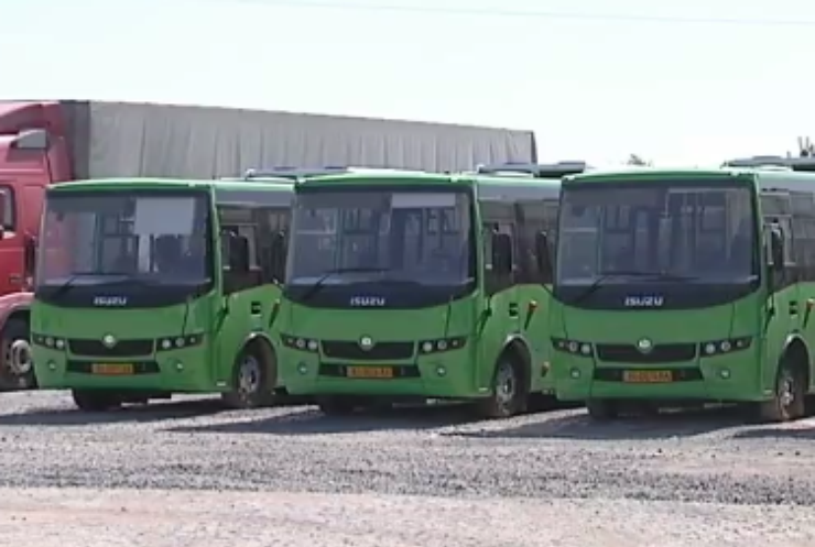 Скандал у Мукачеві: комунальники придбали "золоті" автобуси
