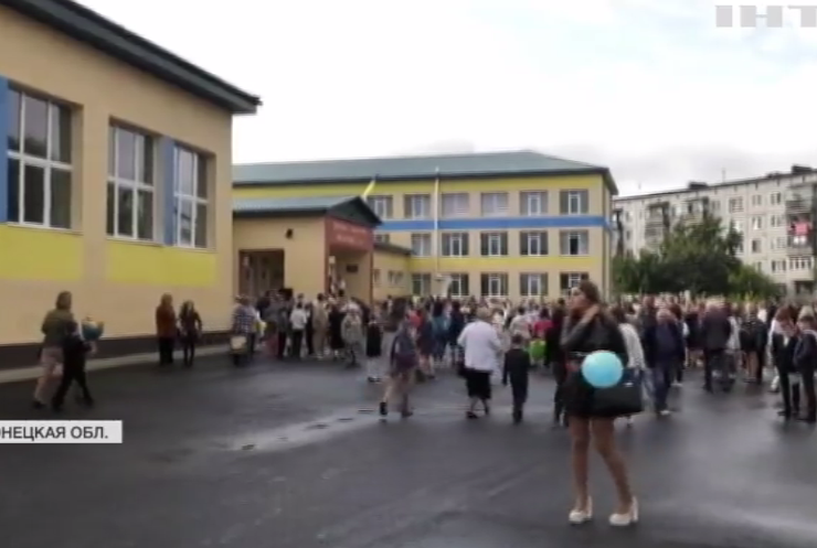 В зоне АТО дети пошли в школы под обстрелами 