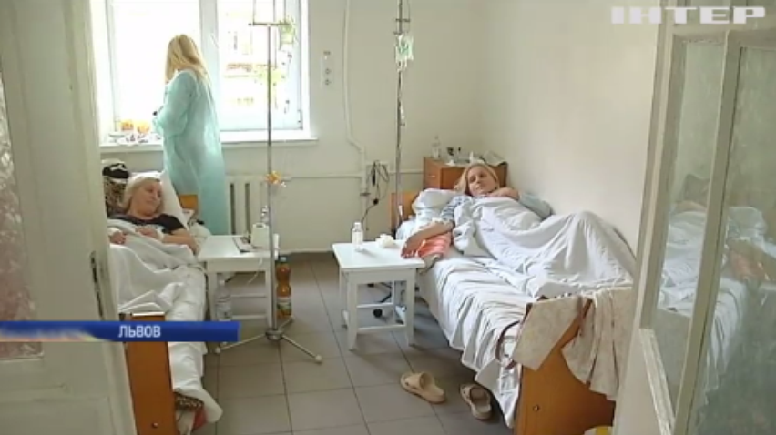 Массовое отравление во Львове: в больницу продолжают поступать пострадавшие