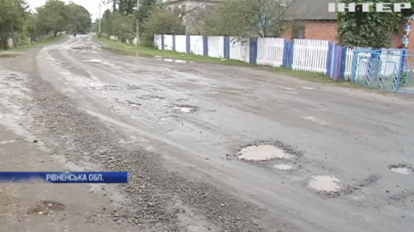 На Рівненщині нові дороги вже потребують ремонту