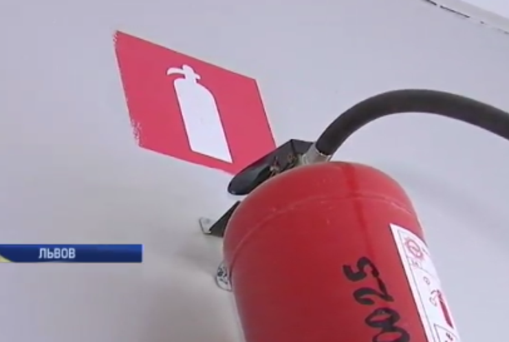 В роддоме и детдоме Львова устроили проверку пожарной безопасности (видео)