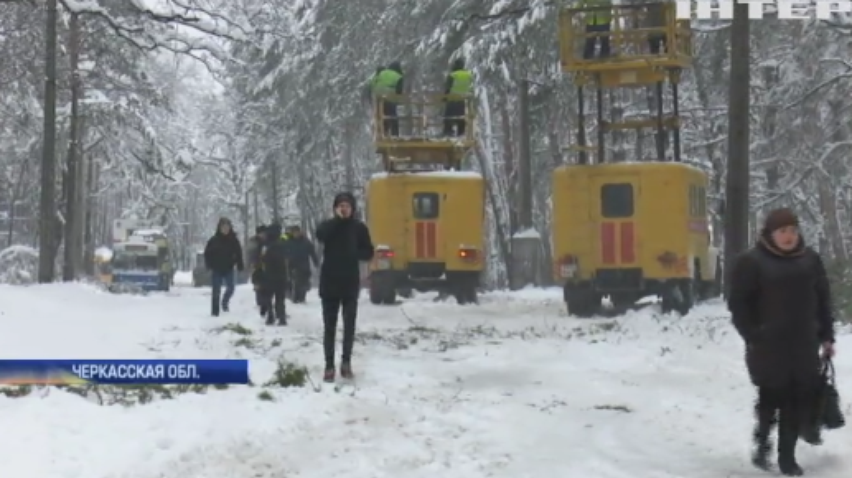 Снегопад в Украине оставил Черкассы без воды