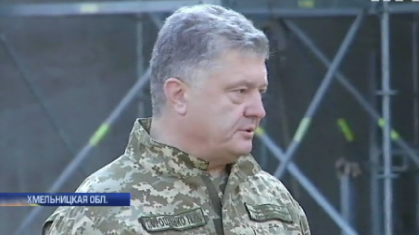 Петр Порошенко призвал обеспечить безопасность военных складов в Украине