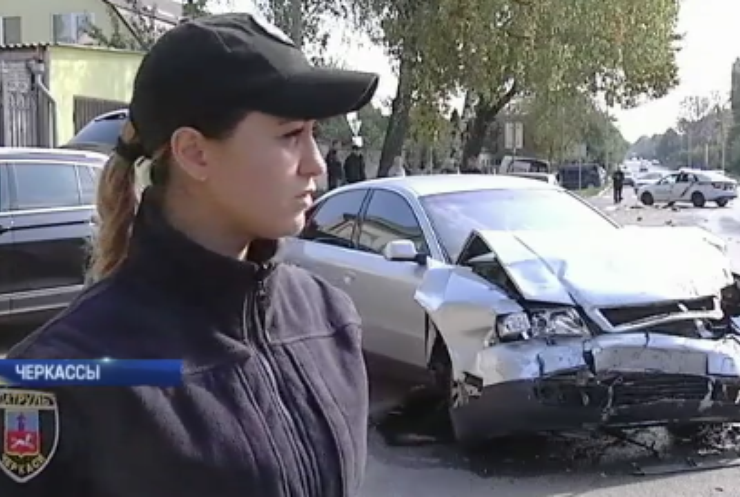 В Черкассах полицейские на евробляхе попали в аварию