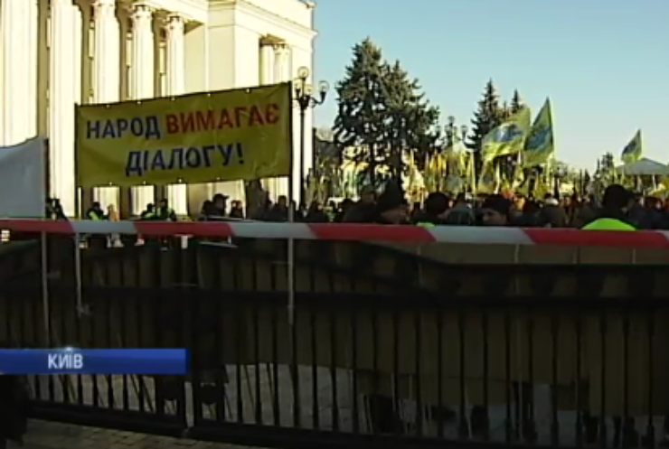 Власники "євроблях" блокували рух у центрі Києва