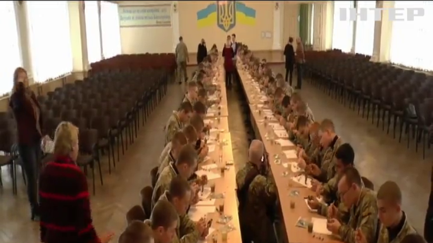 Кадети приготували "миколайчиків" військовим на Донбасі