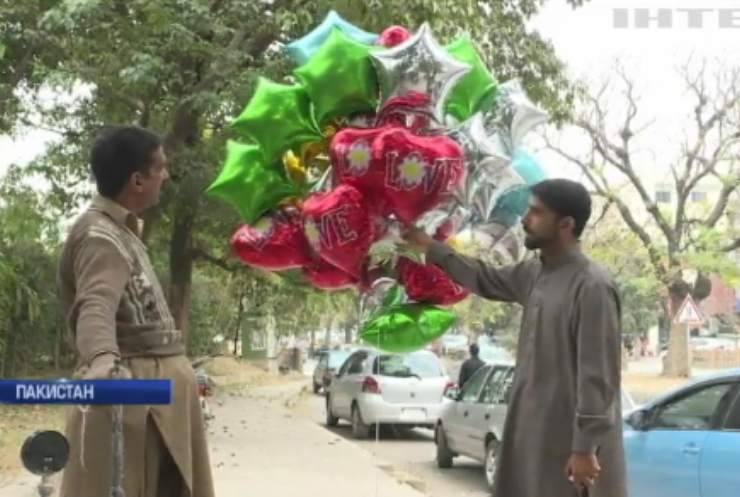 В Пакистане призвали бойкотировать День святого Валентина