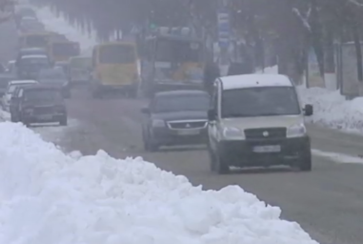 У Кропивницькому через сніг оголосили штормове попередження