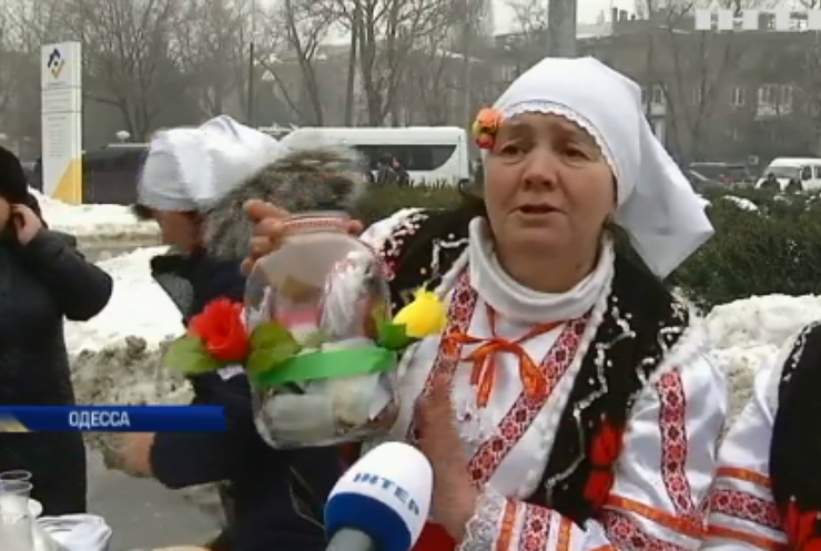 Голубцы и танцы: в Одессе попрощалась с зимой народными гуляньями