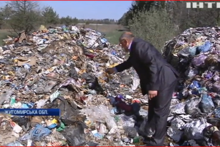 На Житомирщині виявили звалище львівського сміття