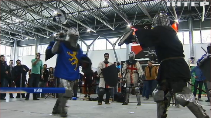 У Києві на міжнародному фестивалі "Сталева грань" відтворили лицарські бої середньовіччя