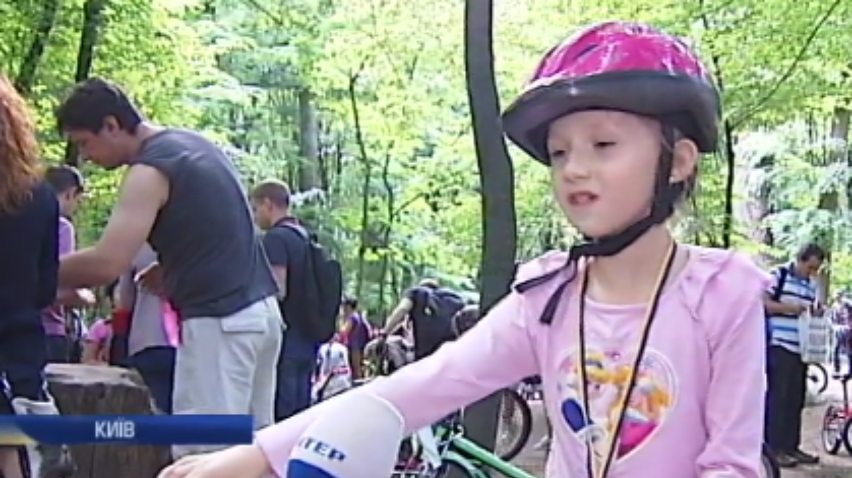 У Києві діти змагалися у велоперегонах (відео)