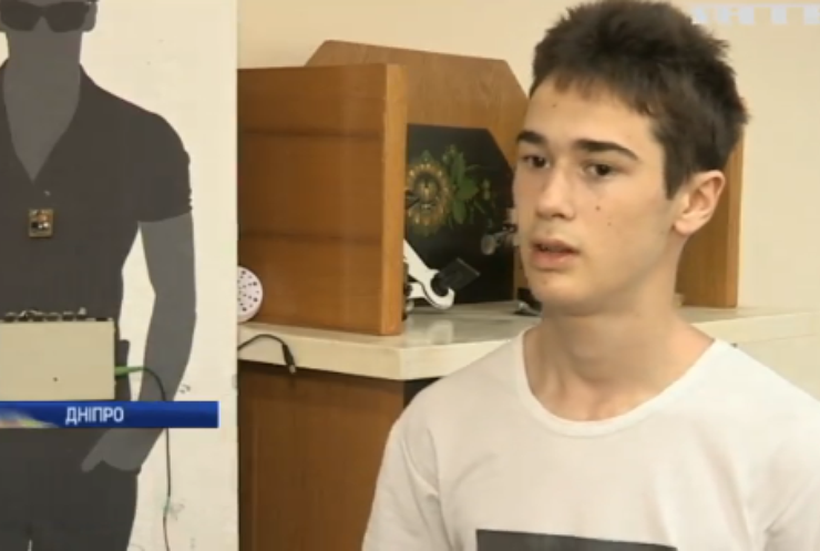 Школяр з Дніпра винайшов помічника для незрячих (відео)