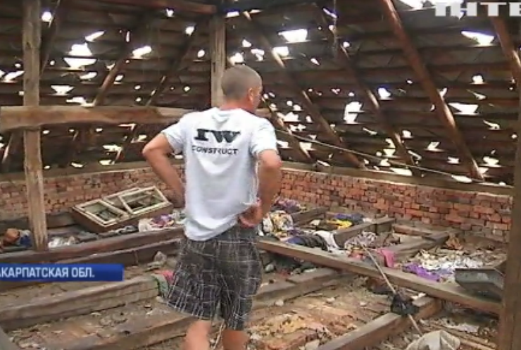 Ураган в Украине повредил сотни домов и автомобилей (видео)