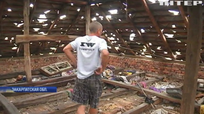 Ураган в Украине повредил сотни домов и автомобилей (видео)