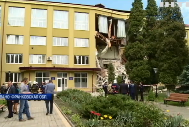 Опасные лекции: почему в Прикарпатье студенты учатся в аварийном здании