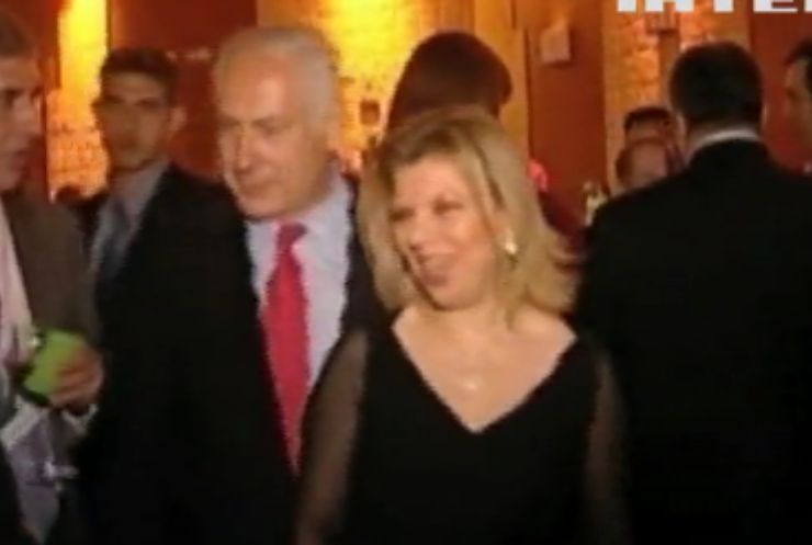 Дружину прем'єр-міністра Ізраїля викликали до суду