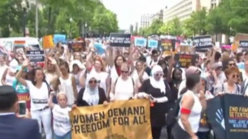 В Вашингтоне прошел марш против миграционной политики