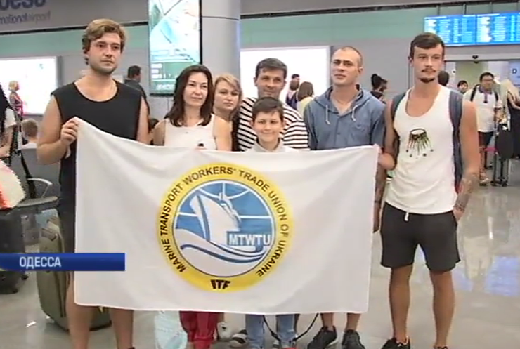 Долгожданная встреча: украинские моряки вернулись домой после 14 месяцев ареста в Греции