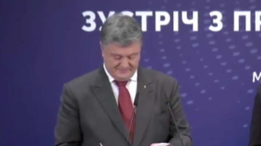Порошенко внес в Раду закон о налоге на выведенный капитал