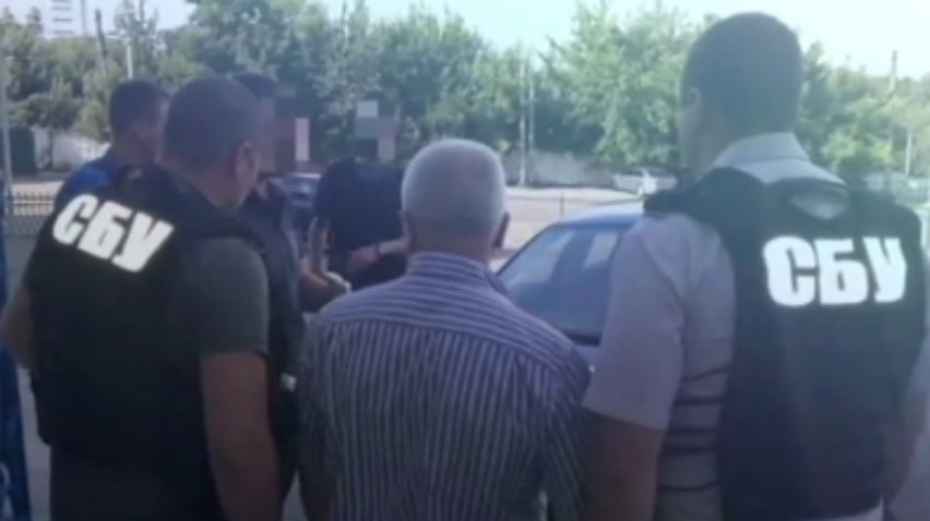 Митник вимагав хабар від жителя Кропивницького