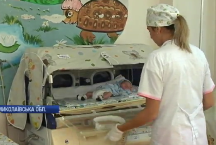 На Миколаївщині до лікарні підкинули побитого новонародженого