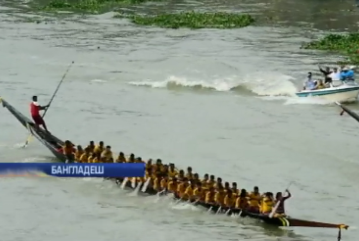 У Бангладеш влаштували перегони на човнах