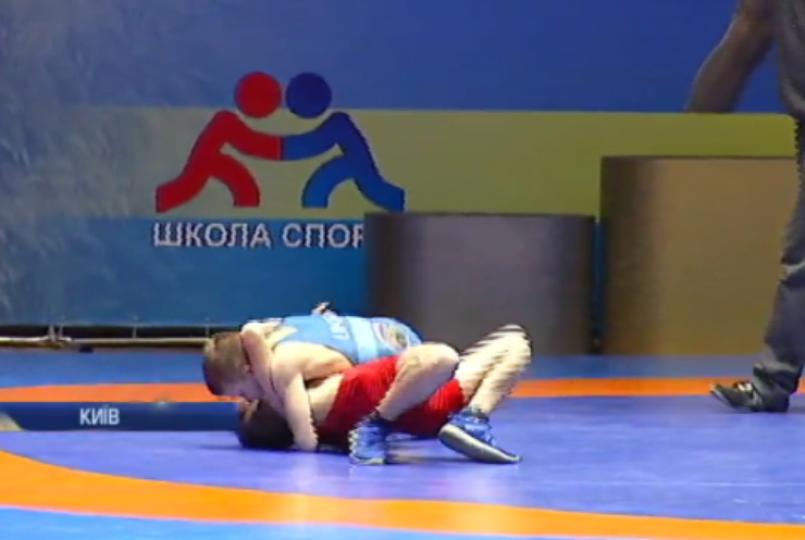 У Києві підлітки змагалися на турнірі із боротьби