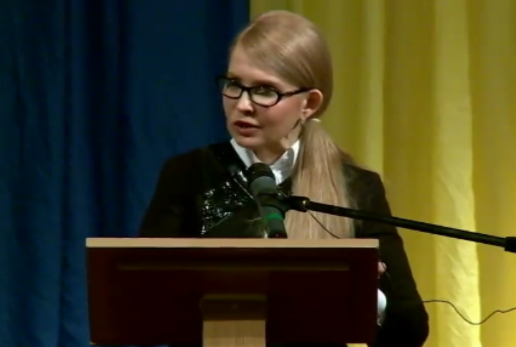 Юлія Тимошенко під час візиту до Чернігівщини пообіцяла зменшити ціну на газ