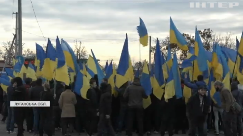 Розведення сил на Донбасі: ветерани та націоналісти продовжуватимуть мітинги у Золотому